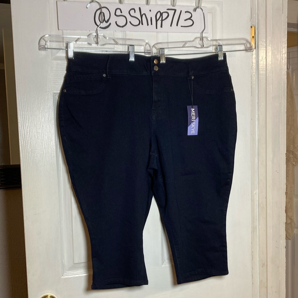MERI SKYE 26W Navy Blue Capris with Classic Straight Cut